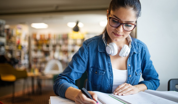 Helping Students with Dyslexia Learn How to Learn from Written Texts